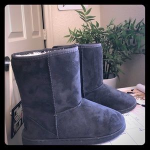 Classic short women’s winter boots